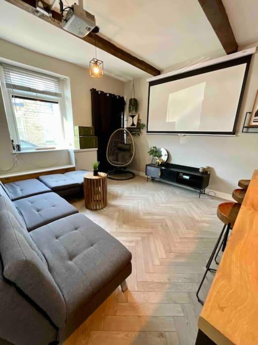 Large Peak District National Park House Holiday home Hadfield